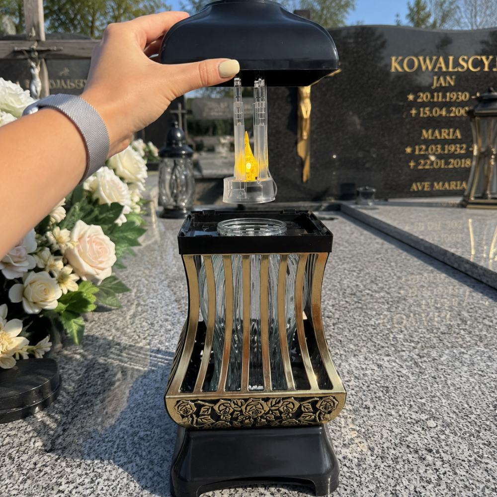 Grableuchte Girelia mit LED-Solarkerze als stimmungsvolles Motiv